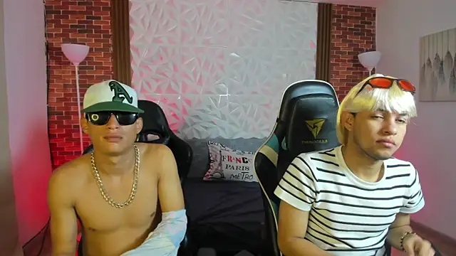 Snapshot of Top_and_bottom chatting on February 2026 01:06:01 PM Top and bottom online show from February 2026 01:06:01 PM