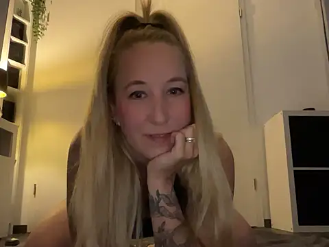 Ninimaus online show from May 2026 06:13:01 PM