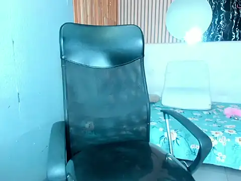 Jhoselinee online show from February 2026 07:36:02 PM