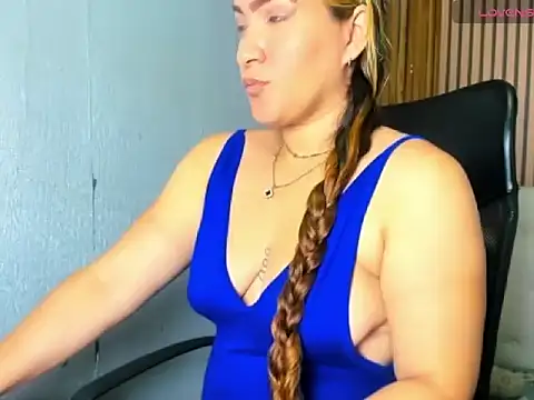 Jhoselinee online show from February 2026 02:37:02 PM