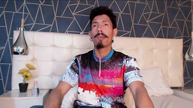 Snapshot of NoaahTylor chatting on February 2026 12:50:02 AM NoaahTylor online show from February 2026 12:50:02 AM