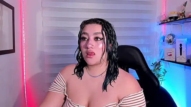 Snapshot of Emily_Jonesh chatting on July 2026 12:34:01 PM Emily Jonesh online show from July 2026 12:34:01 PM
