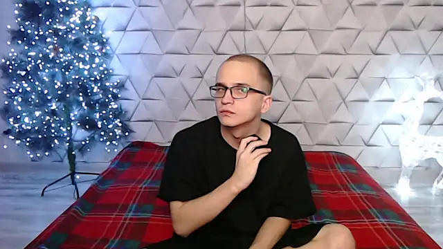 Snapshot of Pure_Aura chatting on February 2026 05:09:01 PM Pure Aura online show from February 2026 05:09:01 PM