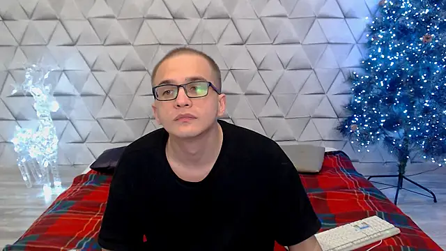 Snapshot of Pure_Aura chatting on February 2026 06:06:01 PM Pure Aura online show from February 2026 06:06:01 PM