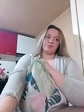 Snapshot of HotStepmommy4 chatting on February 2026 10:50:02 PM HotStepmommy4 online show from February 2026 10:50:02 PM