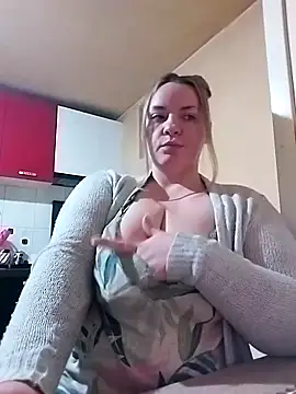 Snapshot of HotStepmommy4 chatting on February 2026 05:24:01 PM HotStepmommy4 online show from February 2026 05:24:01 PM