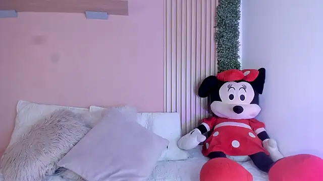 Snapshot of Winnie_cutee chatting on April 2026 03:11:01 AM Winnie cutee online show from April 2026 03:11:01 AM