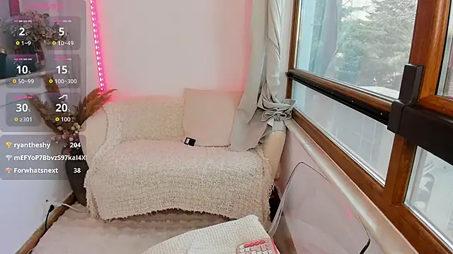 EvaK  online show from April 2026 06:19:01 AM