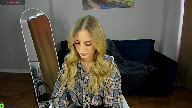 Snapshot of Silen_Tori chatting on March 2026 06:28:01 AM Silen Tori online show from March 2026 06:28:01 AM