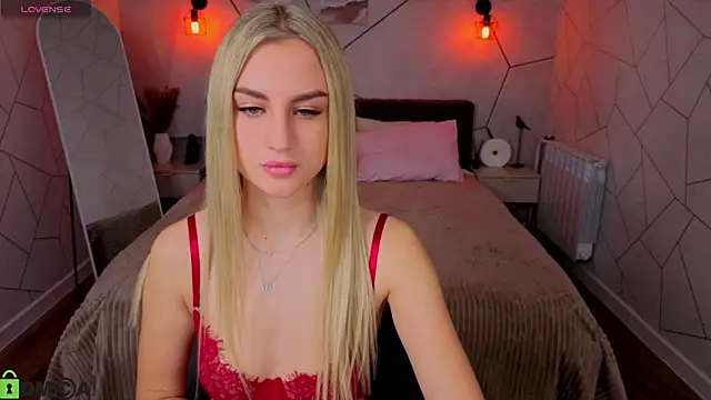 Snapshot of Silen_Tori chatting on April 2026 09:32:02 AM Silen Tori online show from April 2026 09:32:02 AM