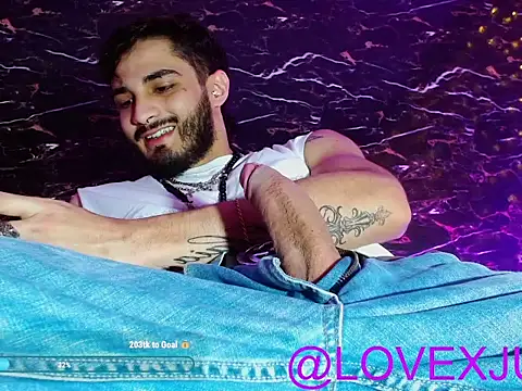 LovexJuxn8 online show from April 2026 06:35:01 PM