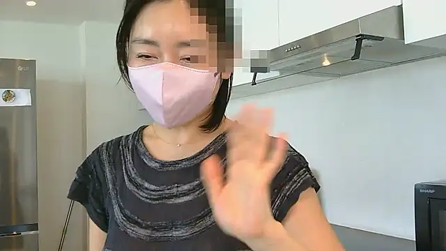 Snapshot of Mochi-Momo chatting on April 2026 04:53:01 AM Mochi-Momo online show from April 2026 04:53:01 AM