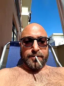 Snapshot of cetriolino chatting on April 2026 01:37:01 PM cetriolino online show from April 2026 01:37:01 PM