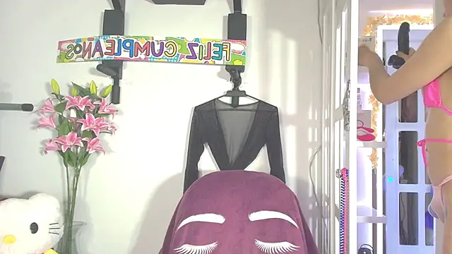 Yiyii online show from April 2026 09:09:02 PM