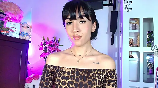Yiyii online show from May 2026 08:06:02 PM