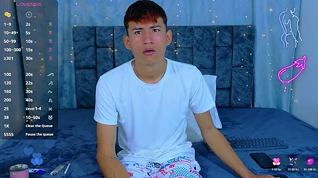 Snapshot of NicolasTorrez chatting on April 2026 12:21:02 AM NicolasTorrez online show from April 2026 12:21:02 AM