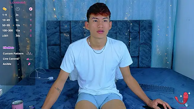 Snapshot of NicolasTorrez chatting on April 2026 08:30:02 AM NicolasTorrez online show from April 2026 08:30:02 AM