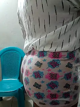 Snapshot of honey-suckle chatting on February 2026 06:36:01 PM honey-suckle online show from February 2026 06:36:01 PM