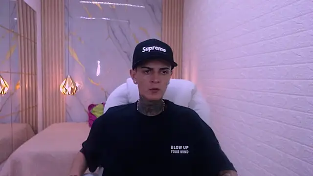 Snapshot of benjamin_anthony chatting on March 2026 03:44:02 AM benjamin anthony online show from March 2026 03:44:02 AM