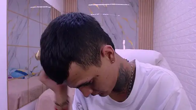 Snapshot of benjamin_anthony chatting on March 2026 04:28:02 AM benjamin anthony online show from March 2026 04:28:02 AM