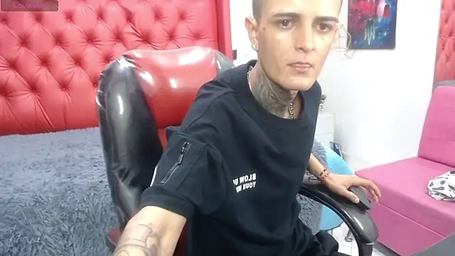 Snapshot of benjamin_anthony chatting on April 2026 07:22:01 PM benjamin anthony online show from April 2026 07:22:01 PM