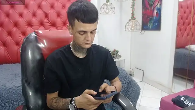 Snapshot of benjamin_anthony chatting on April 2026 04:06:02 AM benjamin anthony online show from April 2026 04:06:02 AM