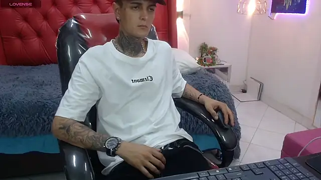 Snapshot of benjamin_anthony chatting on April 2026 03:55:01 AM benjamin anthony online show from April 2026 03:55:01 AM