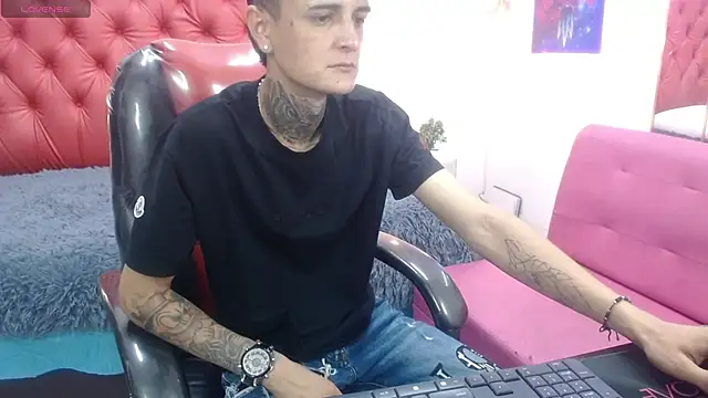 Snapshot of benjamin_anthony chatting on April 2026 08:13:02 PM benjamin anthony online show from April 2026 08:13:02 PM