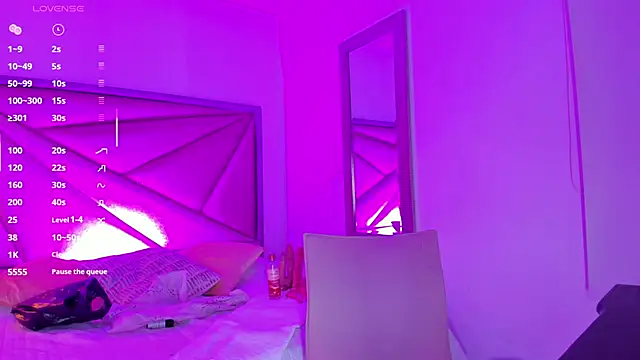 Snapshot of CatalinaBlaze chatting on May 2026 11:57:01 PM CatalinaBlaze online show from May 2026 11:57:01 PM