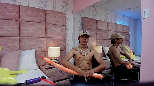 Snapshot of Escanor_Hot chatting on February 2026 08:38:01 PM Escanor Hot online show from February 2026 08:38:01 PM