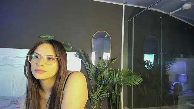 Snapshot of Mia_noiir chatting on May 2026 04:08:01 AM Mia noiir online show from May 2026 04:08:01 AM
