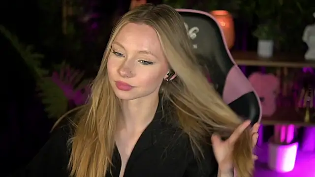 Snapshot of SweetDaisy_me chatting on February 2026 03:41:02 PM SweetDaisy me online show from February 2026 03:41:02 PM