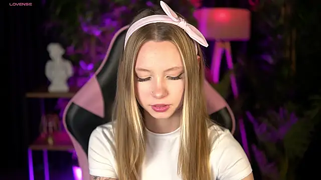 SweetDaisy me online show from March 2026 04:24:02 PM