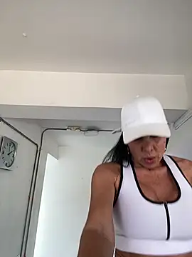 caritoo21 online show from June 2026 06:57:01 PM