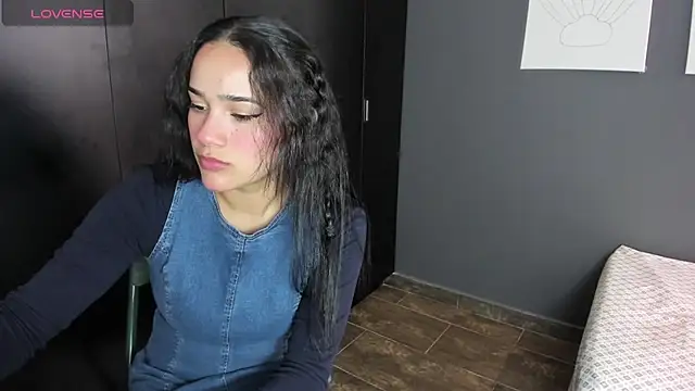 Snapshot of love_kriss chatting on April 2026 04:37:01 PM love kriss online show from April 2026 04:37:01 PM