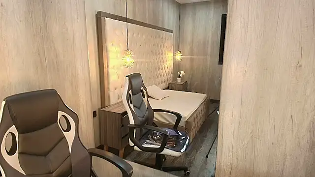 Anya Volker online show from March 2026 12:11:01 PM