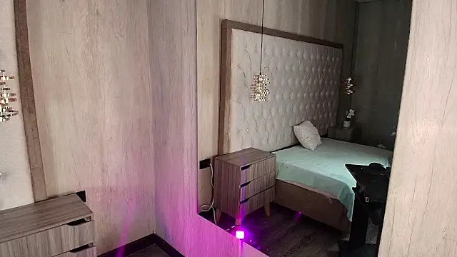 Anya Volker online show from March 2026 12:33:01 PM