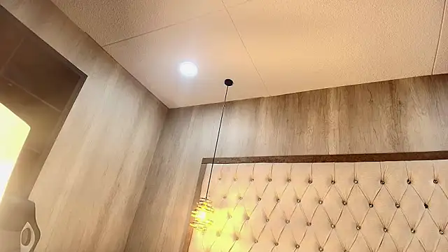 Anya Volker online show from April 2026 12:21:01 PM