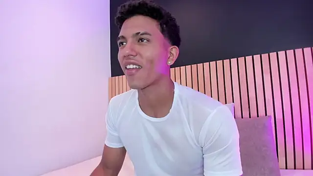 jhoystrong  online show from February 2026 12:42:02 AM