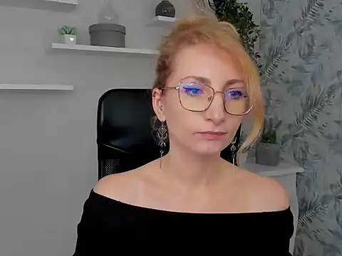 CinderellaMoon online show from March 2026 06:25:02 AM