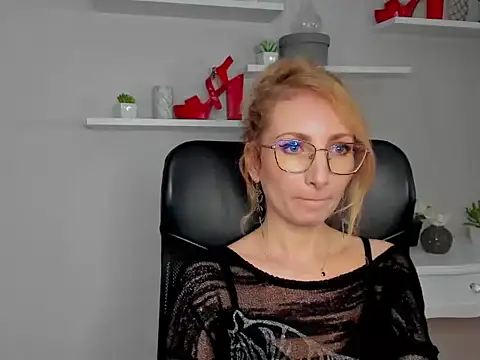 CinderellaMoon online show from March 2026 06:28:02 AM