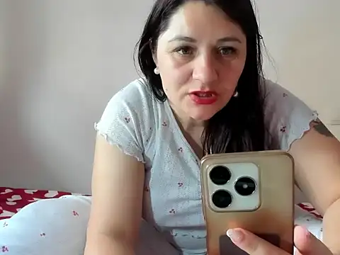 Snapshot of EVELYNA88 chatting on February 2026 11:39:01 AM EVELYNA88 online show from February 2026 11:39:01 AM