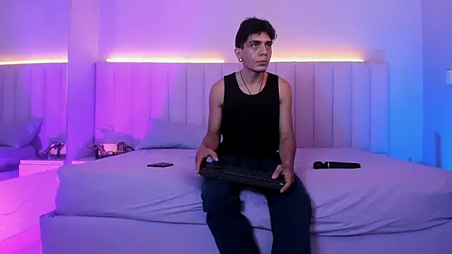 abrilandjulian online show from June 2026 12:26:02 PM