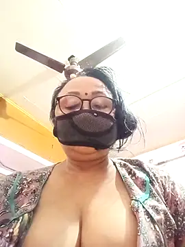 Hot-Mou11 online show from April 2026 08:04:01 AM