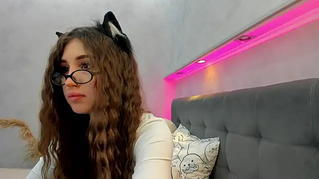Emily Lews online show from May 2026 08:42:02 AM