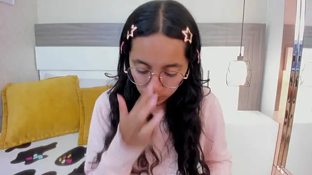 Snapshot of Emilyblussh chatting on February 2026 06:52:01 PM Emilyblussh online show from February 2026 06:52:01 PM