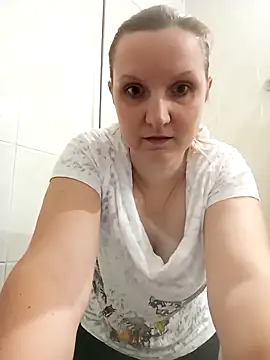 Snapshot of SusanGold9211 chatting on March 2026 10:20:01 AM SusanGold9211 online show from March 2026 10:20:01 AM