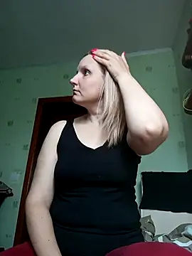 Snapshot of SusanGold9211 chatting on April 2026 09:32:02 AM SusanGold9211 online show from April 2026 09:32:02 AM