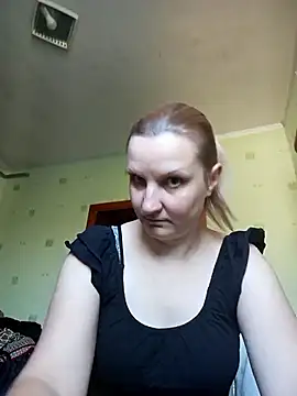 Snapshot of SusanGold9211 chatting on April 2026 07:36:02 AM SusanGold9211 online show from April 2026 07:36:02 AM