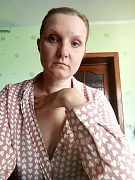 SusanGold9211 online show from May 2026 09:03:02 AM